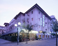 فندق Hotel Abbazia (جرادو, إيطاليا)