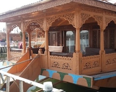 Hotel Iram Houseboats (Srinagar, India)