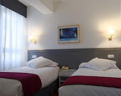 Hotel Dinastía (Vigo, Spain)