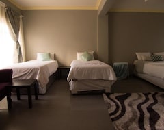 Khách sạn Oleratong Guest House (Evander, Nam Phi)