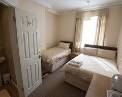 Hotel Aabba Guest House (Whitley Bay, Reino Unido)