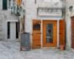 Căn hộ có phục vụ Apartments Wine House Old Town (Kotor, Montenegro)