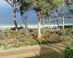 Hele huset/lejligheden Beachfront House With Breathtaking Views Of Beach And Country. Modern And Cozy, Ready To Relax (Dover, Australien)