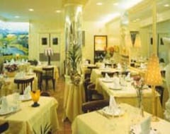 A LA MAISON Hotel Restaurant (Lacaune, Francuska)