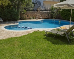 Koko talo/asunto Stone Villa Olga shared pool & seaview, 3bedrooms, BBQ (Ano Vouves, Kreikka)