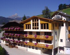Khách sạn Pension Alcialc (La Val, Ý)