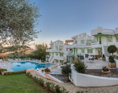 Otel Villa Life (Agia Marina, Yunanistan)