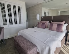 Hotel Sandton Skye Premium Apartment (Sandton, South Africa)