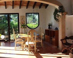 Casa/apartamento entero Generous And Romantic Cottage With Mountain Views In Quiet Location (Cala San Vicente, España)