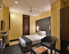 Hotel The Golden Oak (Raipur, India)