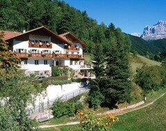 Khách sạn Hotel Berghaus Rosengarten (Welschnofen - Karersee, Ý)