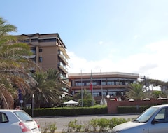 Khách sạn Hotel Caesar (Lido di Camaiore, Ý)