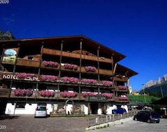 Khách sạn Alpe (Canazei, Ý)