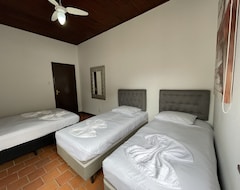 Pansion Mare Blu - Pousada Hostel (Torres, Brazil)