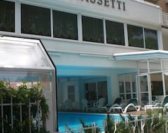 Hotel Bassetti (Pinarella Di Cervia, Italien)