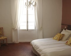 Hotelli Les Chambres De Charlotte (Cucuron, Ranska)