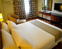 Hotel Fersal Neptune Makati (Makati, Filipinler)