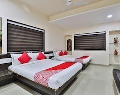 Hotel OYO 27662 Varma Palace (Surat, India)