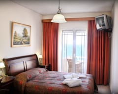 Khách sạn Hotel Vicky (Plomari, Hy Lạp)