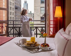Hotel Giraffe by Library Hotel Collection (New York, USA)