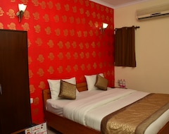 OYO Hotel Global Inn (Delhi, India)
