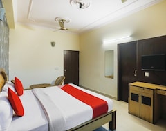 Hotel Oyo Flagship 75516 Glory Inn (Noida, India)