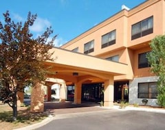 Otel American Inn & Suites (Waterford, ABD)
