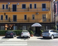 Hotel 4 Lampioni (Cropani, Italy)