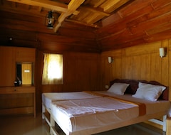 Camping Yana trails hillocks Plantation Resort Thekkady (Kumily, India)