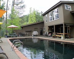 Toàn bộ căn nhà/căn hộ Pine Bluff House-Pool, Peace Amd Privacy Sleeps 10 (Midpines, Hoa Kỳ)