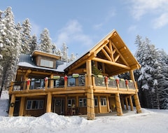 Hotel Golden Acres Mountain Lodge -loft (Golden, Kanada)