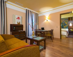 Suites Gran Via 44 Apartahotel (Granada, İspanya)