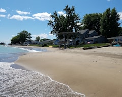 Entire House / Apartment Lakefront Home Offers Suite On The Beach For Rent (Fort Gratiot, USA)