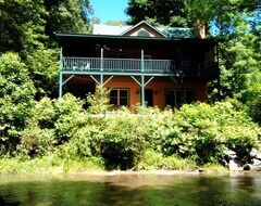 Entire House / Apartment Riverside Mountain Getaway Freshly Painted Inside And Clean! Come Relax! (Black Mountain, USA)