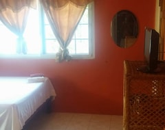Otel Tropical Breeze Guesthouse And Villa (Negril, Jamaika)