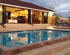 Khách sạn Legodimo Game Lodge (Cullinan, Nam Phi)