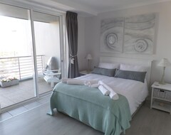 Hotel 1503 Horizon Bay Guestroom (Cape Town, South Africa)