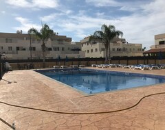 Koko talo/asunto Two Bedroom Ground Floor Apartment With Large Communal Pool In Relaxing Location (Sotira, Kypros)