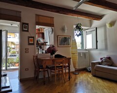 Koko talo/asunto B & B In Apartment In The Historical Center Bright, Quiet And With Terrace (Pésaro, Italia)