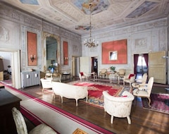 Pansion Palazzo Castiglioni Luxury Suites (Manta, Italija)