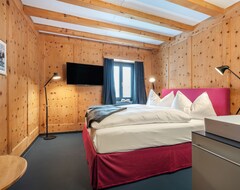 Hotel Piz Mitgel (Savognin, Switzerland)
