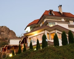 Khách sạn Hotel Crystal (Smoljan, Bun-ga-ri)