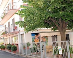 Otel Eleonora (Rimini, İtalya)