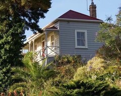 Entire House / Apartment Historic Cottage, Harbour Views In Quaint Village (Kohukohu, New Zealand)