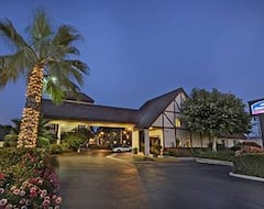 Khách sạn Howard Johnson By Wyndham Norco (Norco, Hoa Kỳ)