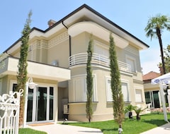 Khách sạn Hotel Sokrat (Tirana, Albania)