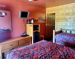 Otel Rm # 10 Has 2 Queen Beds In A Quiet Country Setting (Sundance, ABD)