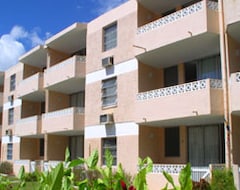 Khách sạn Monterey Apartment (St. Lawrence, Barbados)