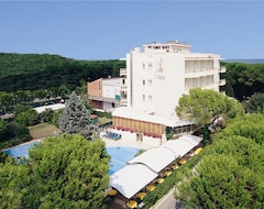 Khách sạn Hotel Bamby (Pinarella Di Cervia, Ý)