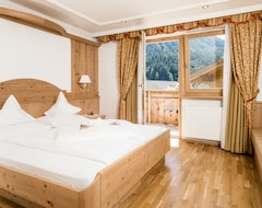 Hotel Dorfer Alpine & Charming (Selva in Val Gardena, Italy)